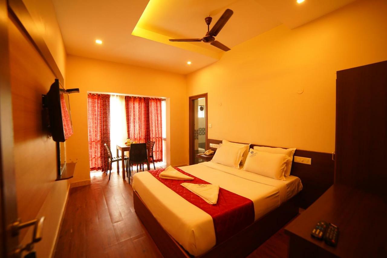 Lumino Dwellings Hotel Munnar Ngoại thất bức ảnh